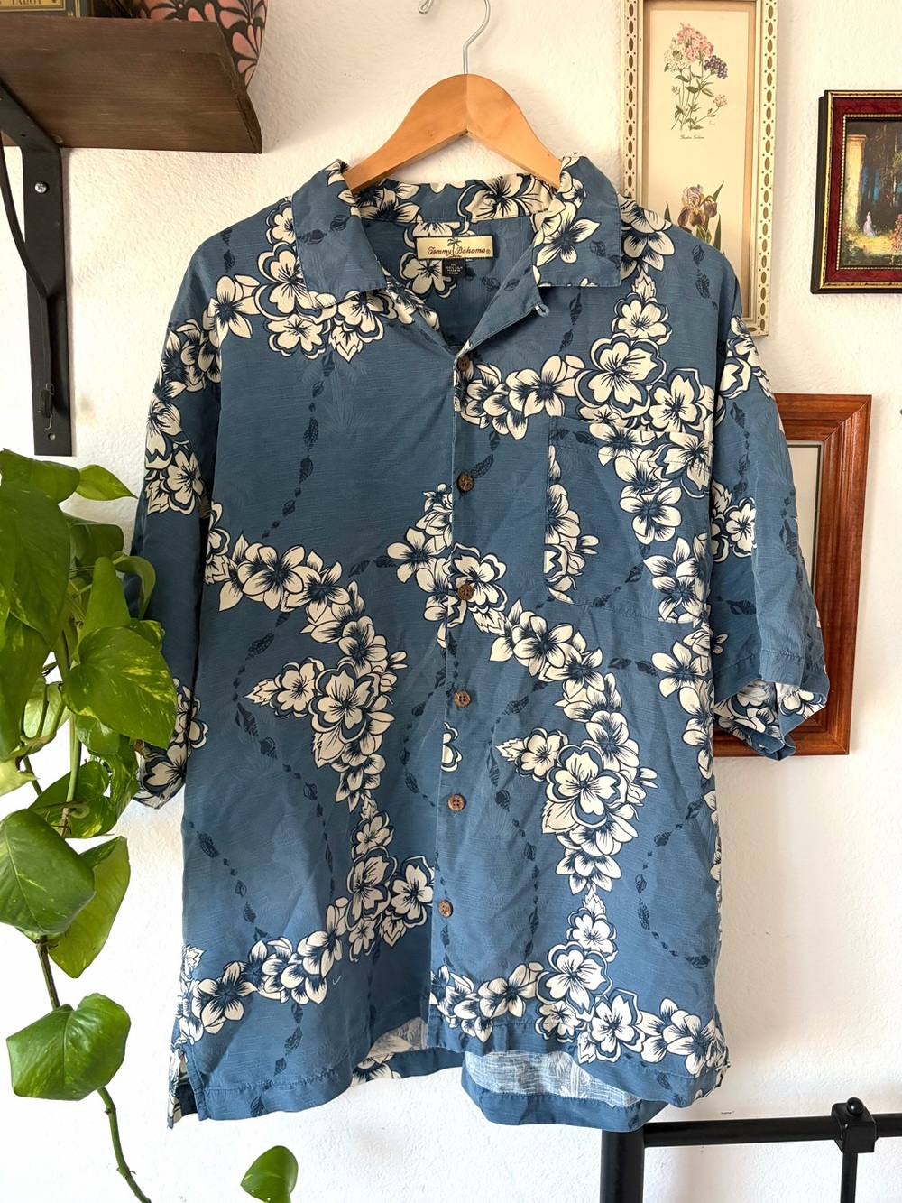 Vtg 100% Silk Short-Sleeve Hawaiian Camp Shirt Blue White floral Tommy Bahama XL